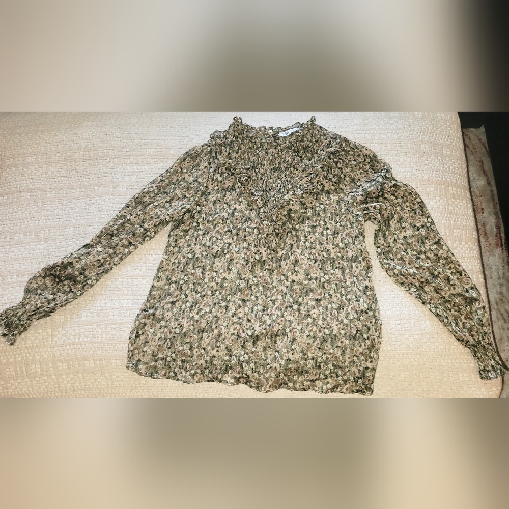 SHIPS FREE: ZARA Floral Ruffled Women's Top